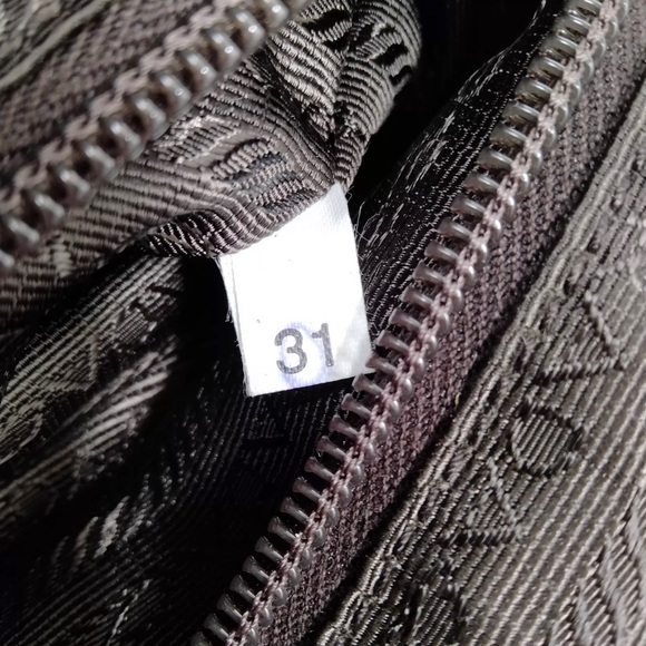 AUTHENTIC VINTAGE PRADA NYLON RED BAG - Picture 8 of 9